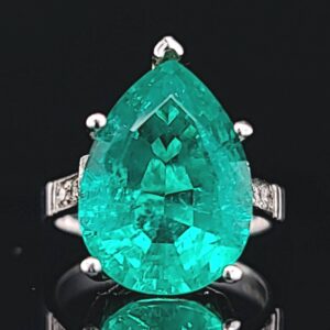 Vintage Platinum Ring 7.46CT. Gem Colombia Green Emerald pear shape circ 1950's