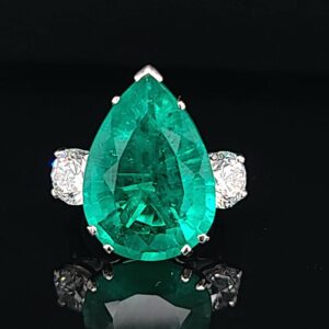 Vintage  Platinum Engagement Ring 11.81CT. Gem Colombia  Green Emerald in pear shape