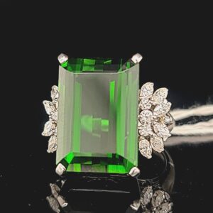 Vintage platinum Ring 20.26CT. Natural green  tourmaline emerald shape circ 1930's